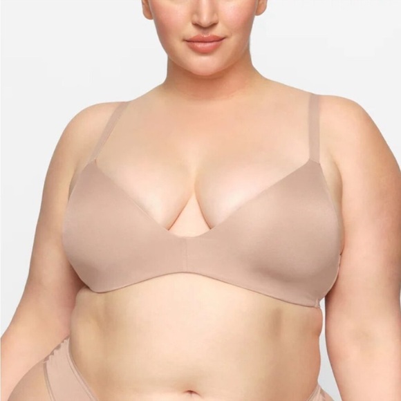 NWT SKIMS Wireless Form Push-Up Plunge Bra BR-WRL-1891Clay Size 40D‎ - Picture 1 of 5